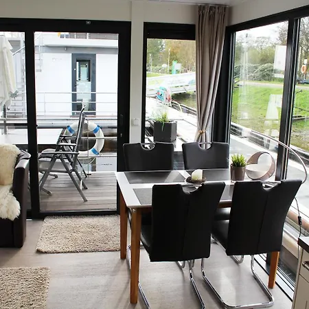 Holiday home Hausboot 