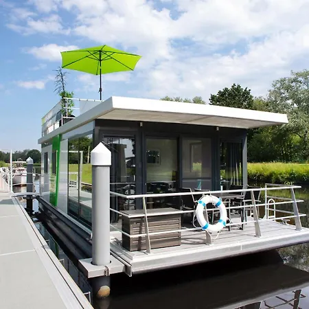 Holiday home Hausboot 