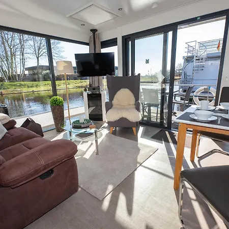 Holiday home Hausboot 